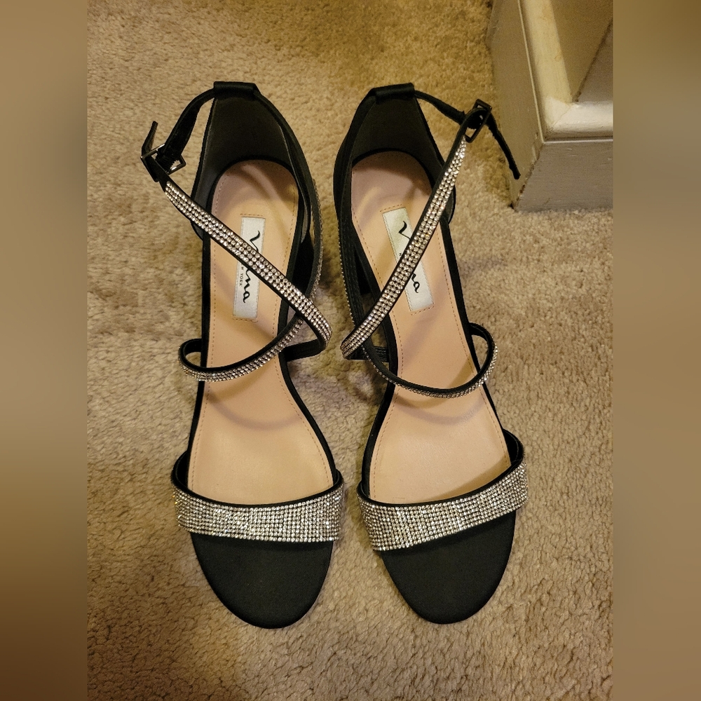Nina  Black and Silver Heels EuC